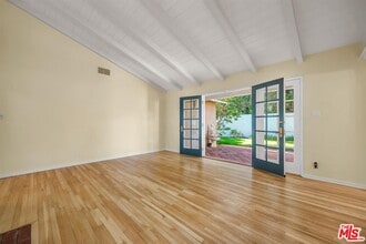 125 S Saltair Ave in Los Angeles, CA - Building Photo - Building Photo