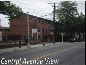 New Central Manor in Far Rockaway, NY - Building Photo - Building Photo