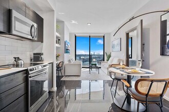 398 NE 5th St, Unit SI ID1243873P in Miami, FL - Foto de edificio - Building Photo