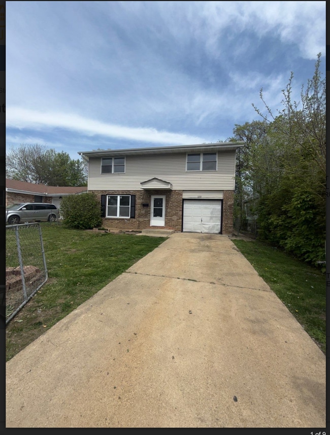 property at 1221 Chestnut St