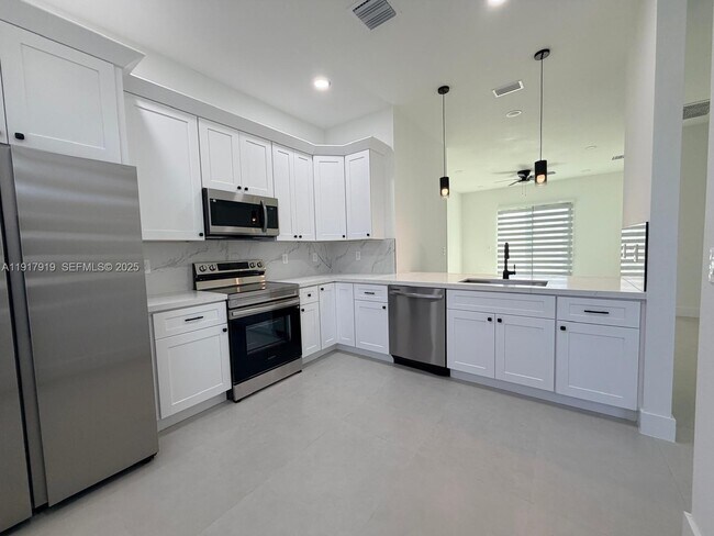 1144 Mobley St E in Lehigh Acres, FL - Building Photo - Building Photo