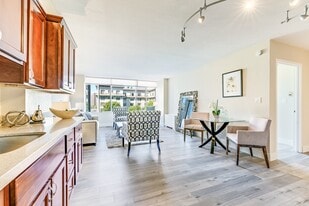 Lake Park Senior Living in Oakland, CA - Building Photo