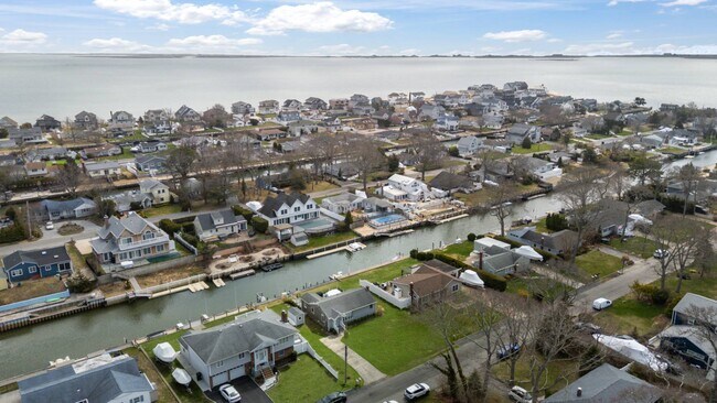 7 Whiting Rd in East Quogue, NY - Building Photo - Building Photo