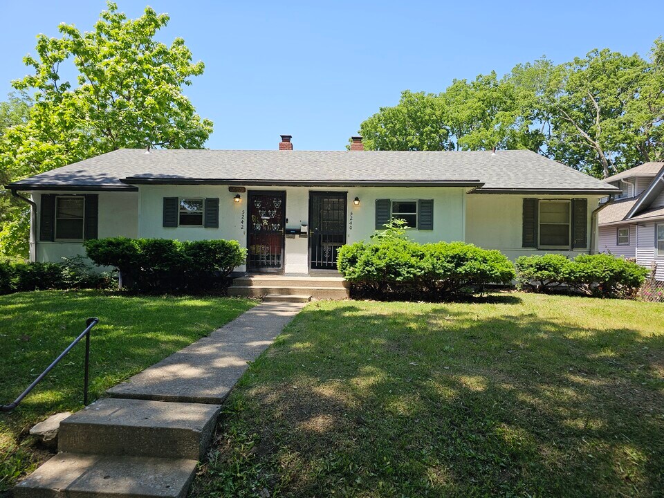 5240 Highland Ave in Kansas City, MO - Building Photo