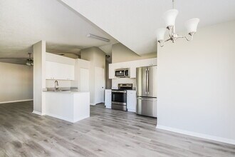 613 Deauville Ct in Kissimmee, FL - Foto de edificio - Building Photo