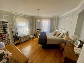 1423 Beacon St, Unit 644 in Brookline, MA - Foto de edificio - Building Photo