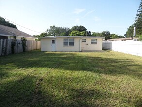 2946 39th Ave N in St. Petersburg, FL - Foto de edificio - Building Photo