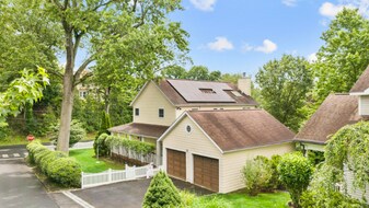 54 Sinawoy Rd in Greenwich, CT - Building Photo