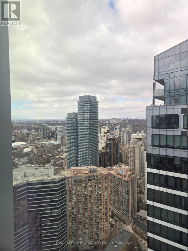 8 Wellesley St W in Toronto, ON - Building Photo - Building Photo