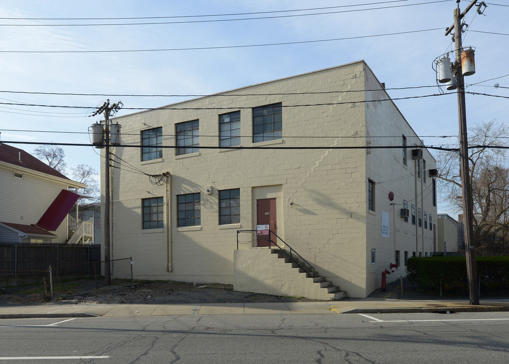 345 Taunton Ave in East Providence, RI - Building Photo