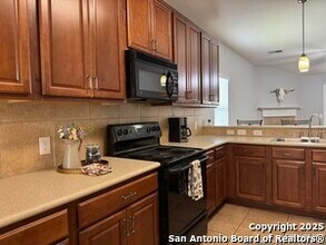 15766 Cotton Tail Ln in San Antonio, TX - Building Photo - Building Photo