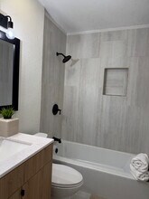 3210 Northeast Dr, Unit SI ID1385482P in Austin, TX - Foto de edificio - Building Photo