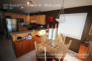 523 Blackfoot Manor W in Lethbridge, AB - Building Photo