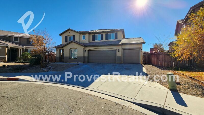 13625 Larkspur Ct in Victorville, CA - Building Photo