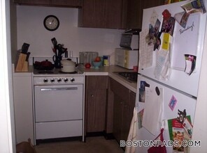 1455 Commonwealth Ave, Unit 214 in Boston, MA - Foto de edificio - Building Photo