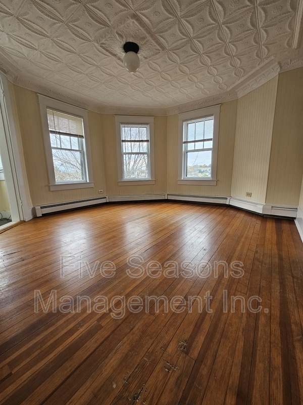 property at 465-467-467 Colchester Ave