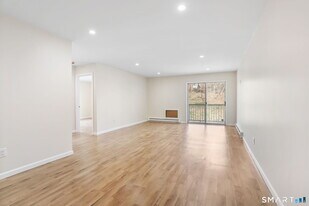 7 Hamilton Ave in Norwalk, CT - Building Photo