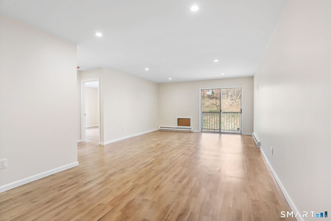 7 Hamilton Ave in Norwalk, CT - Building Photo