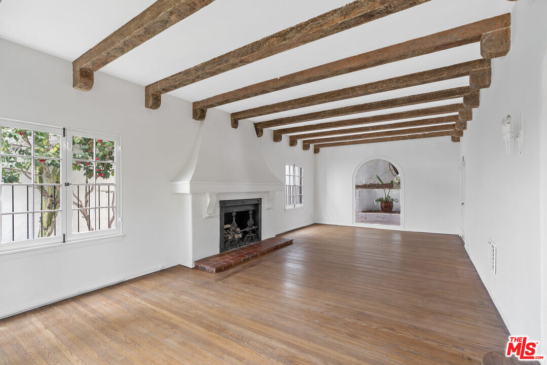 8303 Marmont Ln in Los Angeles, CA - Building Photo