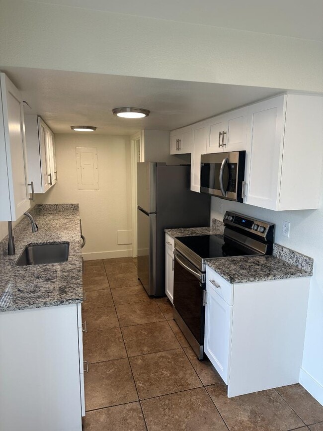 7486 S 1000 E in Midvale, UT - Foto de edificio - Building Photo