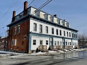 107 S Pawling St in Hagaman, NY - Building Photo - Building Photo