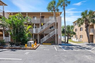 411 N Halifax Ave in Daytona Beach, FL - Building Photo - Building Photo