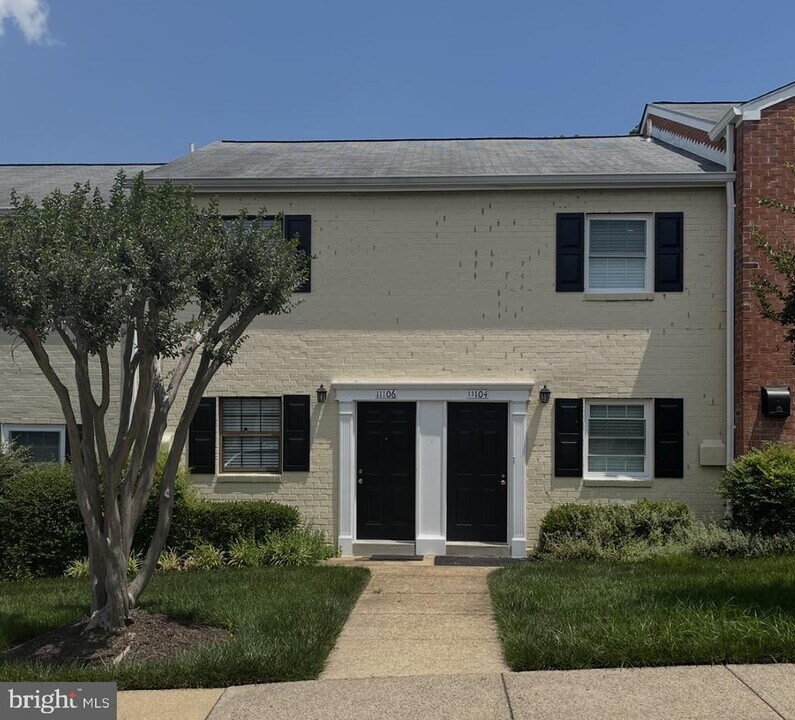 11104 Rock Garden Dr in Fairfax, VA - Building Photo