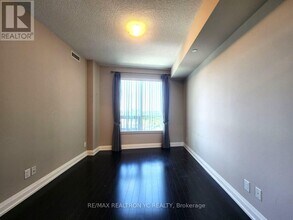 7171-7171 Yonge St in Markham, ON - Building Photo - Building Photo
