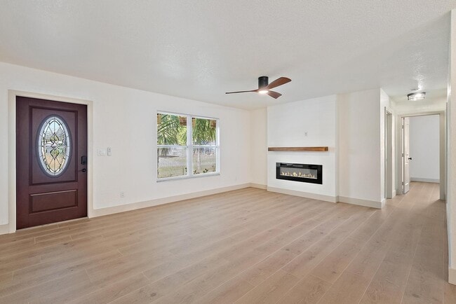 549 NW Salina Terrace in Port St. Lucie, FL - Building Photo - Building Photo