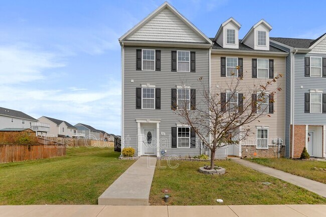 38 Envy Ct in Inwood, WV - Building Photo - Building Photo