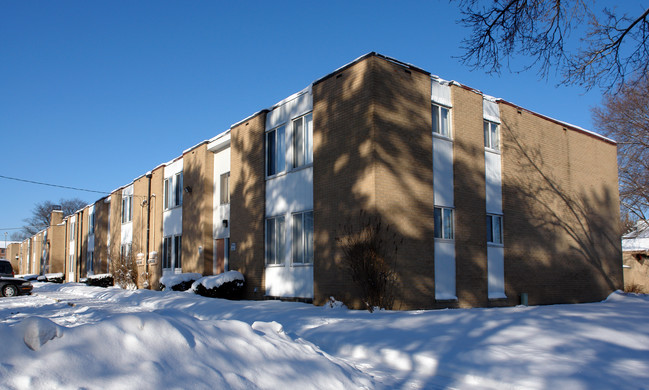 Farmington West Apartments in Farmington, MI - Building Photo - Building Photo