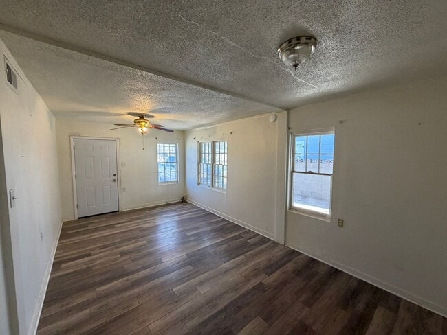 1013 Pate St in Carlsbad, NM - Building Photo - Building Photo