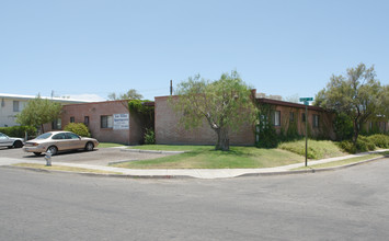 Las Villas Apartments in Tucson, AZ - Building Photo - Building Photo