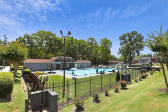 Golden Gate Townhomes in Stone Mountain, GA - Building Photo - Building Photo