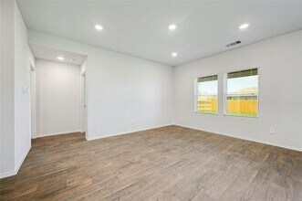 1711 Windsor Blvd in Lockhart, TX - Building Photo - Building Photo