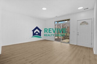 15715 Parkway Ln in Southgate, MI - Building Photo - Building Photo