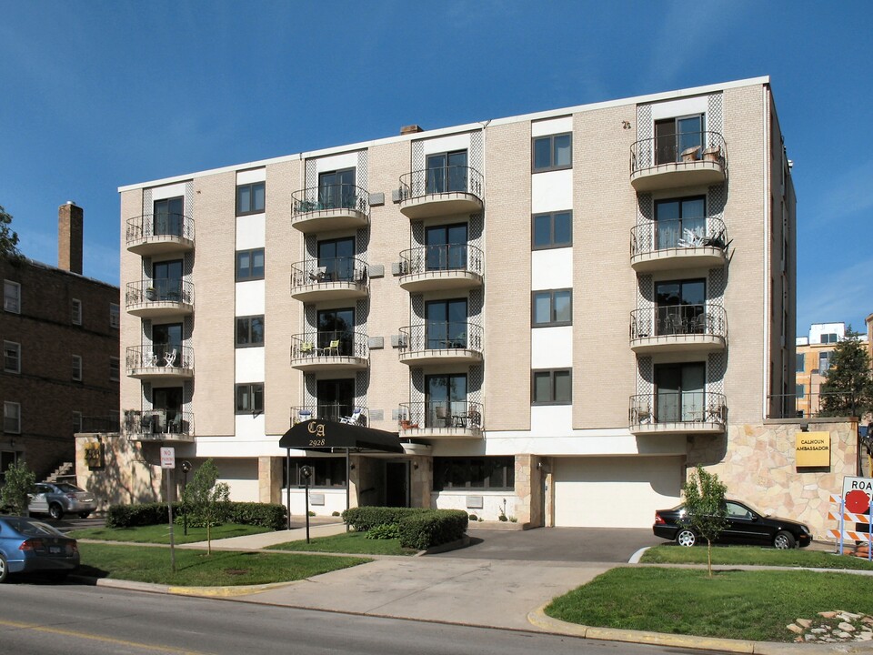 Calhoun Ambassador in Minneapolis, MN - Foto de edificio