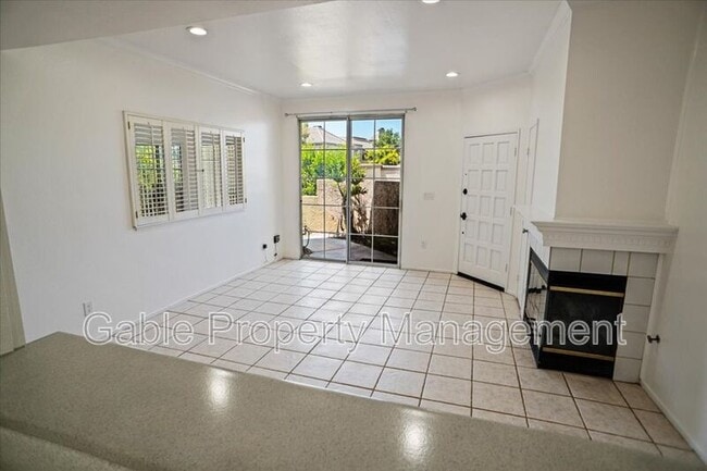 23633 Del Monte Dr in Santa Clarita, CA - Building Photo - Building Photo