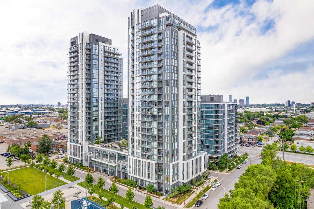 IQ Condominiums Phase II- Towers A & B in Toronto, ON - Building Photo