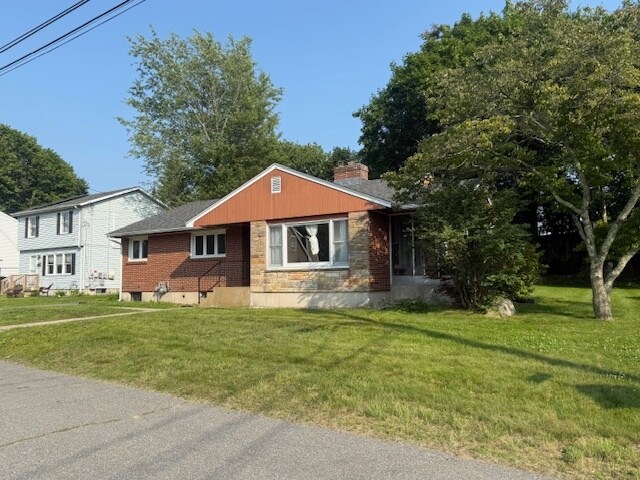 74 Cutler St in New London, CT - Foto de edificio