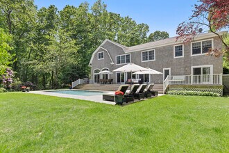 2795 Deerfield Rd in Sag Harbor, NY - Building Photo - Building Photo