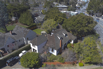 4 Warren Rd in San Mateo, CA - Building Photo - Building Photo