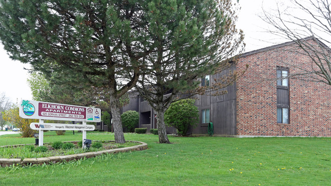 Elkhorn Commons Apartments in Elkhorn, WI - Foto de edificio - Building Photo