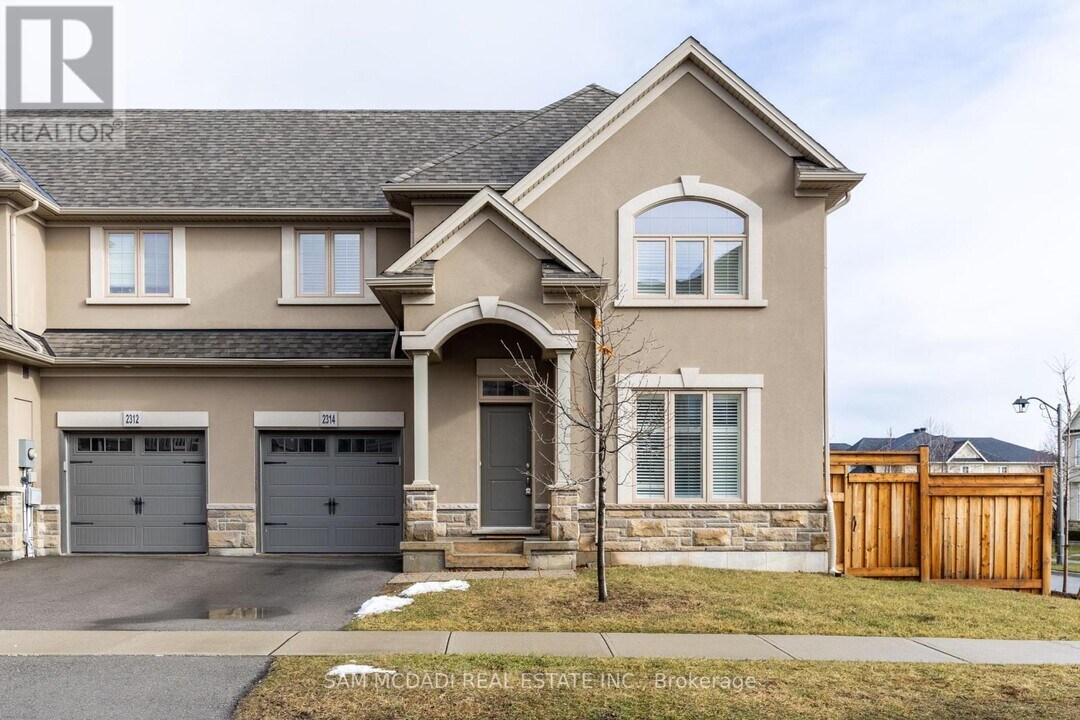 2314 Natasha Cir in Oakville, ON - Building Photo