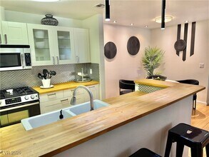 2200 S Fort Apache Rd in Las Vegas, NV - Building Photo - Building Photo