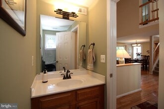 7534 Cross Gate Ln in Alexandria, VA - Building Photo - Building Photo