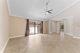 13721 Lazy Oak Dr in Tampa, FL - Building Photo - Building Photo