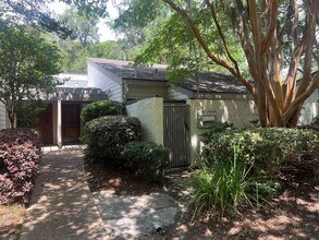 15 Calibogue Cay Rd in Hilton Head Island, SC - Building Photo - Building Photo