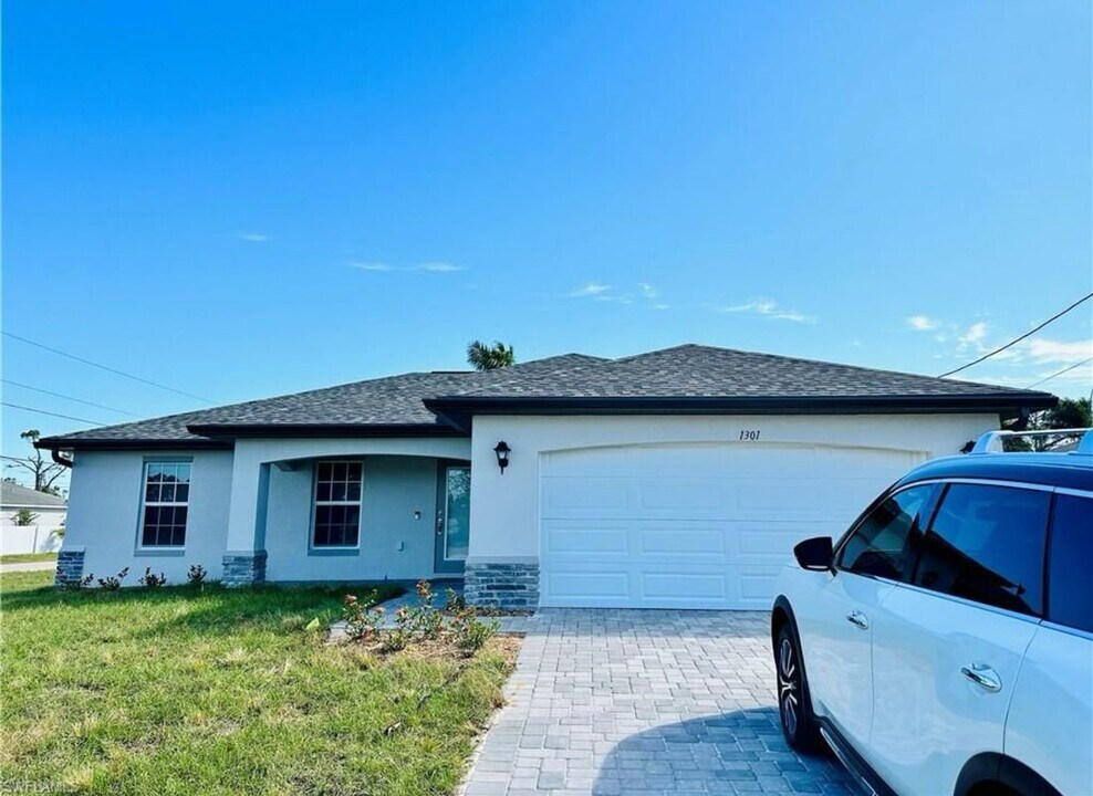 1301 NE 34th Ln in Cape Coral, FL - Building Photo