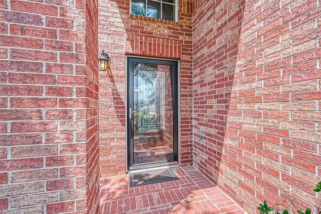 property at 2218 Falcon Knoll Ln